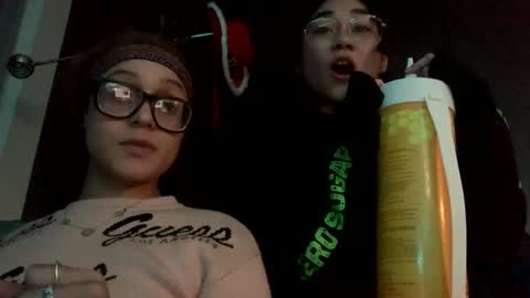 Snapshot of makeouthilldani chatting on 01.01.25 hokulani online show from 01.01.25