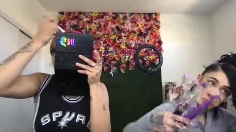 Snapshot of makeouthilldani chatting on 03.10.25 hokulani online show from 03.10.25