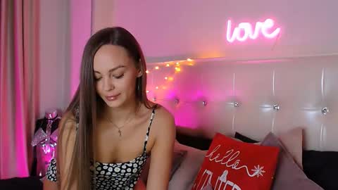 Snapshot of maksine chatting on 01.06.26 Lia online show from 01.06.26