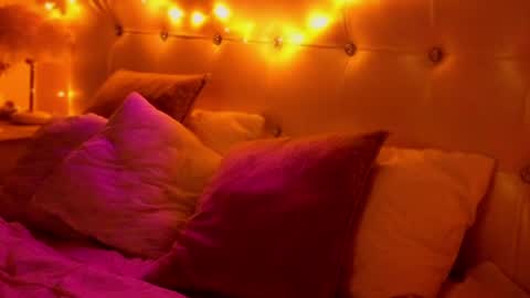 Snapshot of maksine chatting on 04.10.26 Lia online show from 04.10.26