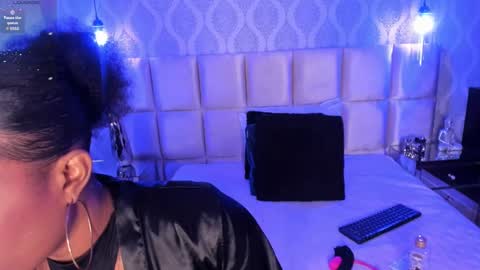 Snapshot of malaaiikaa chatting on 02.19.25 malaaiikaa online show from 02.19.25