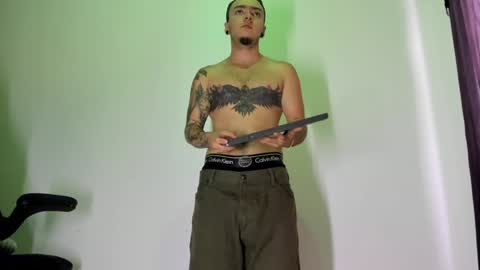 Snapshot of male_pussy chatting on 12.05.24 ADAM online show from 12.05.24