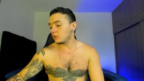 Snapshot of male_pussy chatting on 09.26.25 ADAM online show from 09.26.25