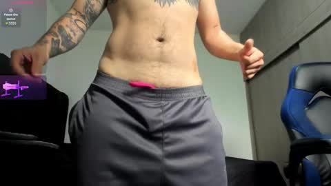 Snapshot of male_pussy chatting on 10.12.25 ADAM online show from 10.12.25