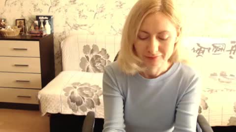 Snapshot of malenamila chatting on 09.25.25 Malena online show from 09.25.25