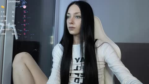 Snapshot of malenkiykamen chatting on 04.17.26 piu online show from 04.17.26