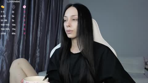 Snapshot of malenkiykamen chatting on 04.19.26 piu online show from 04.19.26