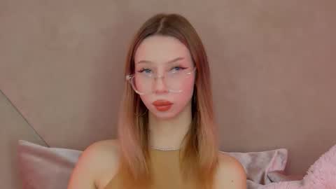 Snapshot of malialandre chatting on 10.17.25 Malialandre online show from 10.17.25