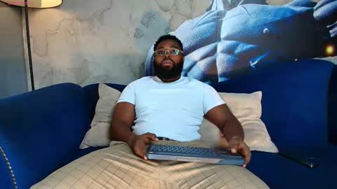Snapshot of malik_arellano chatting on 10.10.25 The King Malik online show from 10.10.25