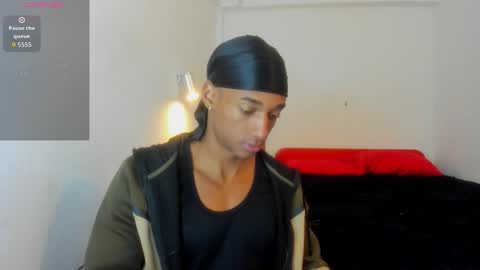 Snapshot of malkongarcia chatting on 11.05.25 malkongarcia online show from 11.05.25