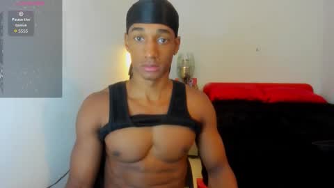 Snapshot of malkongarcia chatting on 11.10.25 malkongarcia online show from 11.10.25