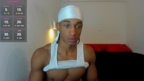 Snapshot of malkongarcia chatting on 11.11.25 malkongarcia online show from 11.11.25