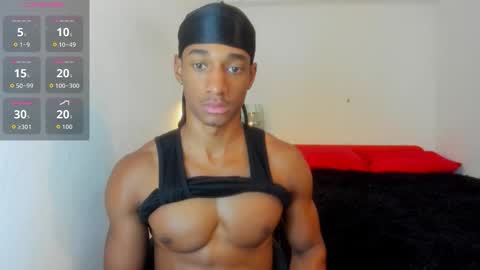 Snapshot of malkongarcia chatting on 11.19.25 malkongarcia online show from 11.19.25