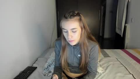 Snapshot of malucam_06 chatting on 02.20.25 instagram nueela online show from 02.20.25
