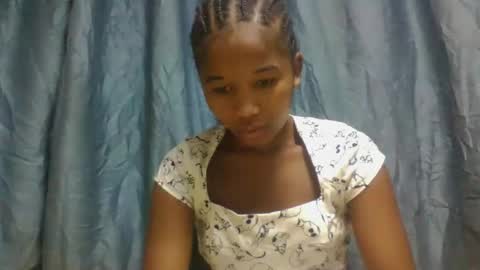 Snapshot of mamieriela chatting on 03.08.26 mamieriela online show from 03.08.26