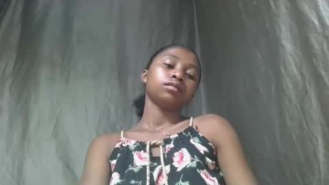 Snapshot of mamieriela chatting on 04.13.26 mamieriela online show from 04.13.26