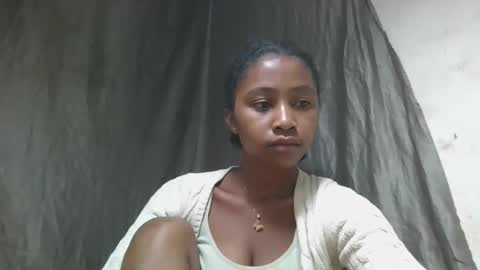 Snapshot of mamieriela chatting on 04.14.26 mamieriela online show from 04.14.26