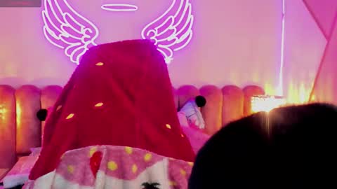 Snapshot of mamushka_ chatting on 12.18.25 online show from 12.18.25