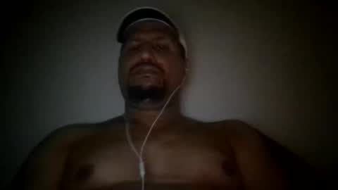 Snapshot of man_new chatting on 02.14.25 Man new online show from 02.14.25