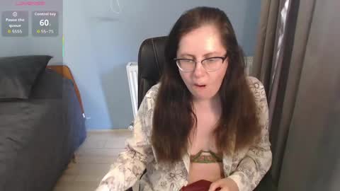 Snapshot of mandarinka28 chatting on 05.18.26 mandarinka28 online show from 05.18.26