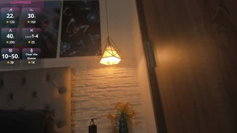 Snapshot of mandyminx66 chatting on 12.13.24 Mandy Val online show from 12.13.24