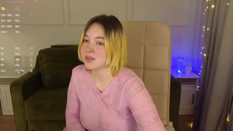 Snapshot of manic_pixie_ chatting on 02.07.25 manic_pixie_ online show from 02.07.25
