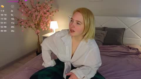 Snapshot of manic_pixie_ chatting on 03.09.25 manic_pixie_ online show from 03.09.25