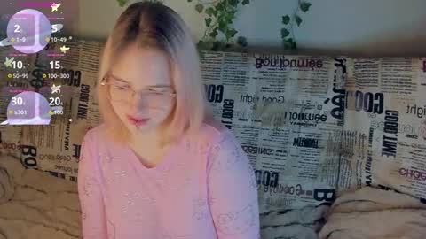 Snapshot of manic_pixie_ chatting on 09.19.25 manic_pixie_ online show from 09.19.25