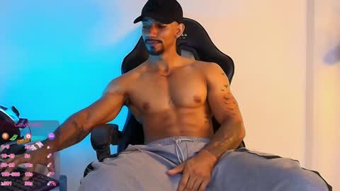 Snapshot of manolo_hot1 chatting on 01.28.25 Manolo Hot 1 online show from 01.28.25