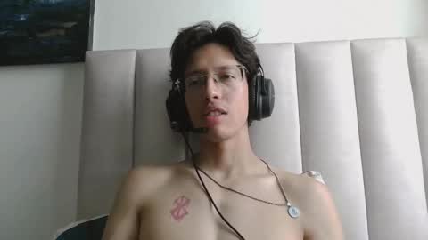 Manuel online show from 04.12.26