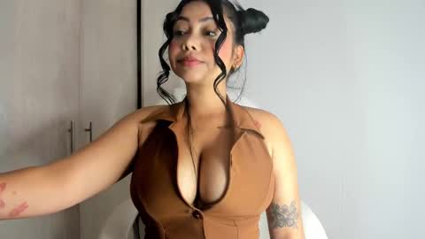 Snapshot of manuela_anderson chatting on 09.20.25 MANUELA online show from 09.20.25