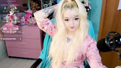 Manuela online show from 12.06.24