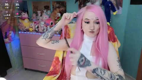 Manuela online show from 12.04.25