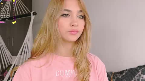 Snapshot of mara__ross chatting on 10.15.25 Mara Independent Model online show from 10.15.25