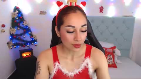 Snapshot of marce0001 chatting on 12.04.25 Marcela online show from 12.04.25