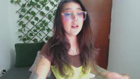 Snapshot of marce_bunny chatting on 09.15.25 Marcela  online show from 09.15.25