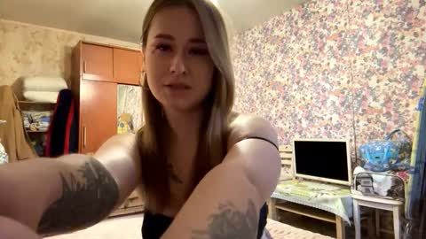 Snapshot of marcelinemacaluso chatting on 10.21.25 Sofa online show from 10.21.25