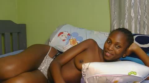 marclyne_cy online show from 11.01.25