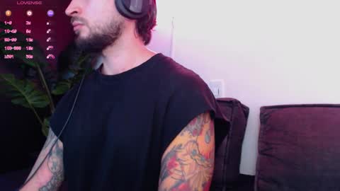 marco_allison43 online show from 12.04.25