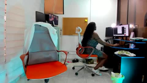 Snapshot of mareiaa chatting on 05.09.26 Mareia online show from 05.09.26