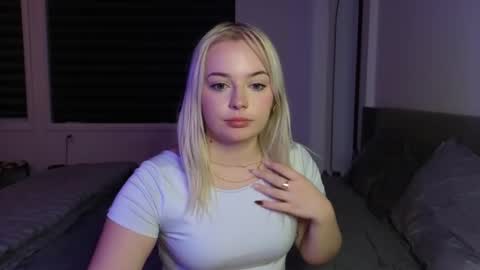 margot_robbie7 online show from 10.08.25