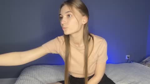 Snapshot of maria_plaudice chatting on 02.21.25 maria online show from 02.21.25