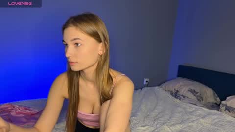 Snapshot of maria_plaudice chatting on 03.06.25 maria online show from 03.06.25
