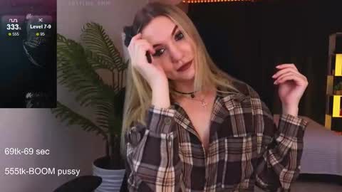 Snapshot of maria_shy_lii chatting on 10.02.25 maria_shy_lii online show from 10.02.25