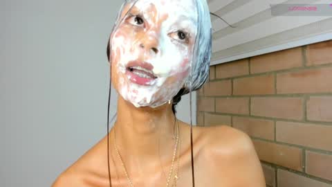 Snapshot of maria_sofii chatting on 12.22.24 S O F I A model independent online show from 12.22.24