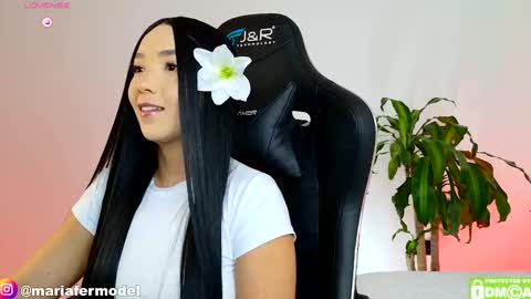 Snapshot of mariafer05 chatting on 11.23.25 Maria Fer online show from 11.23.25