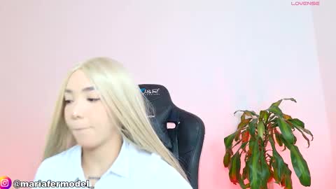 Snapshot of mariafer05 chatting on 02.15.26 Maria Fer online show from 02.15.26