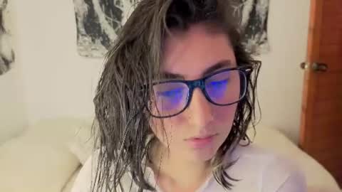 Snapshot of mariagh_ chatting on 06.18.26 Maria online show from 06.18.26