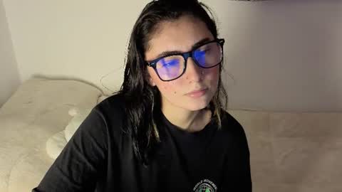 Snapshot of mariagh_ chatting on 06.22.26 Maria online show from 06.22.26
