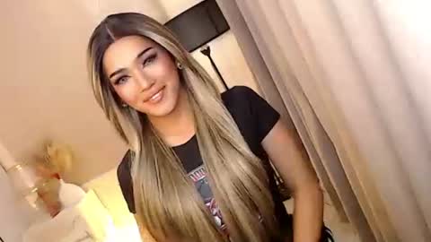 Snapshot of mariah_clara chatting on 10.17.25 mariah_clara online show from 10.17.25